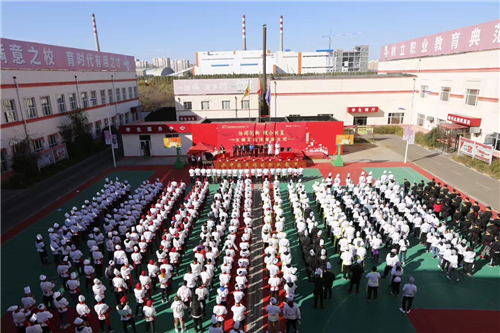 哈尔滨新东方烹饪学校隆重举办“江南小镇”定向班授牌仪式。
