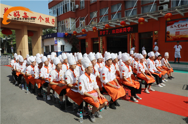 大师进校园，学厨师<a  data-cke-saved-href=http://www.jxxdf.com href=http://www.jxxdf.com target=_blank class=infotextkey>江西新东方烹饪学院</a>.jpg