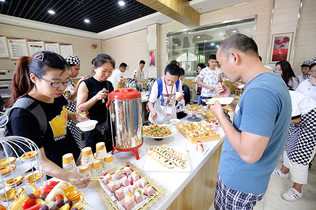 31周年校园开放日｜老同学，一起来新东方上学！