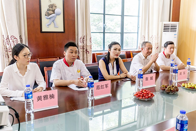 南京市非物质文化遗产、京苏大菜烹制技艺代表性传承人走进江苏新东方！