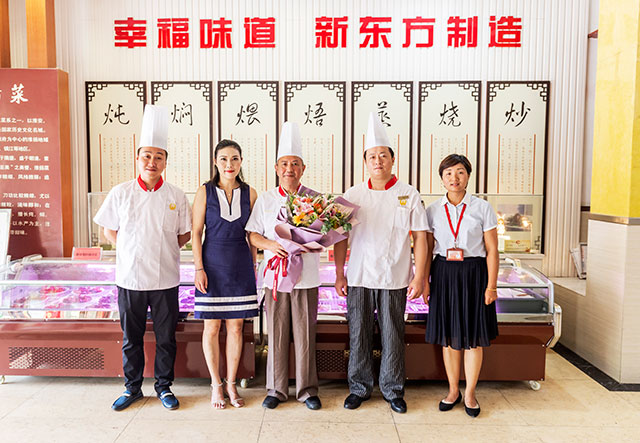 南京市非物质文化遗产、京苏大菜烹制技艺代表性传承人走进江苏新东方！