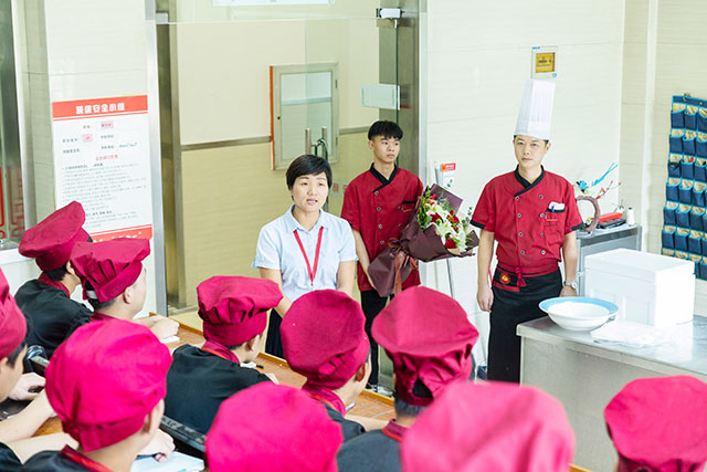 名师进名校｜川越往事慕斯荟店厨师长李建来校倾情授课！