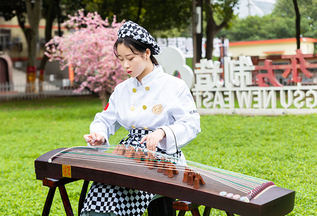 圣国晴：做得了西点、弹得了古筝，新东方的女孩就是优异！