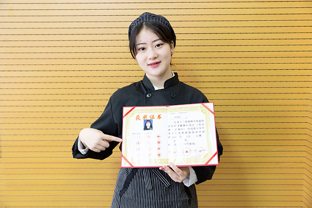圣国晴：做得了西点、弹得了古筝，新东方的女孩就是优异！