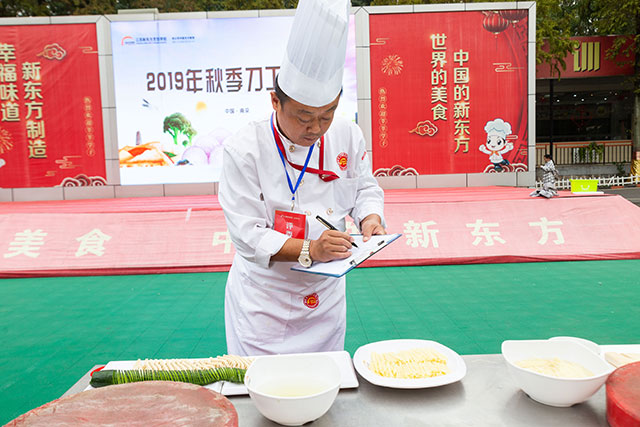 软硬实力兼备，就是一所让你信赖的好学校！