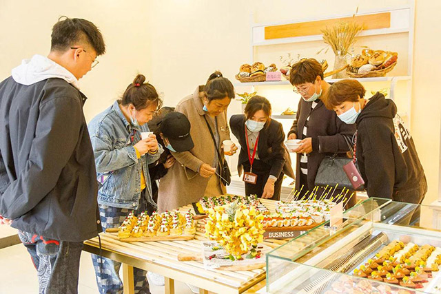 品饕餮美食，抢学籍名额，本周江苏新东方如此火热！
