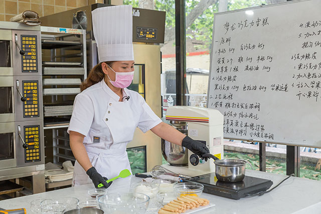 速戳！学西点，还是专业学校更靠谱！