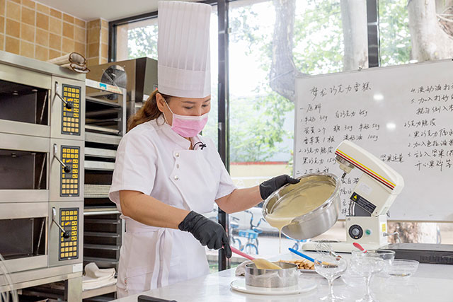 速戳！学西点，还是专业学校更靠谱！