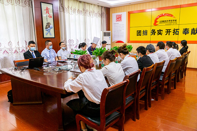 第一届全国职业技能大赛暨第五届江苏技能状元大赛南京市选拔赛在江苏新东方烹饪学校正式开赛！